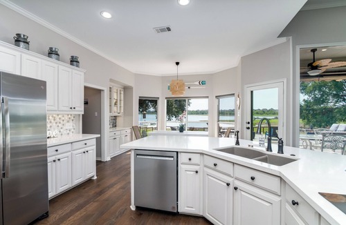 Frisco House | Charming 3-bedroom Lake Front house with beach access in Frisco