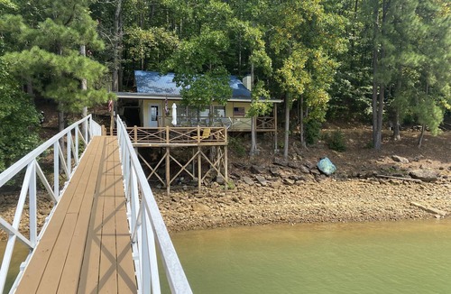 Arley Cabin | Charming 3 bedroom Lakefront Cabin only a few steps to the lake! NO PETS!
