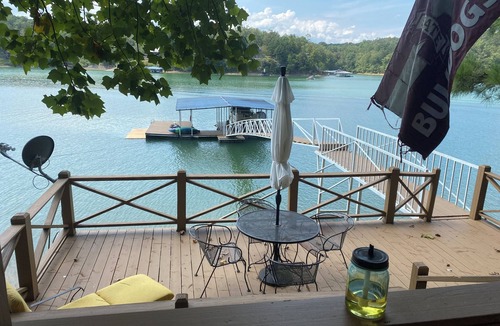 Arley Cabin | Charming 3 bedroom Lakefront Cabin only a few steps to the lake! NO PETS!
