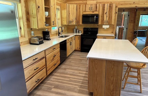 Creedmoor Cabin | Charming 3-Bedroom Log Cabin - Rest & Relaxation