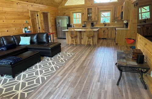 Creedmoor Cabin | Charming 3-Bedroom Log Cabin - Rest & Relaxation