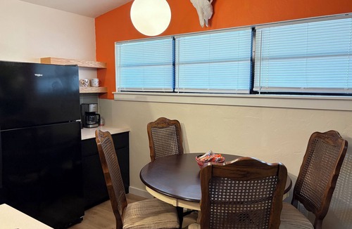 Norman House | Charming 3-bedroom Mid-century Modern house in Norman, close to OU, OKC