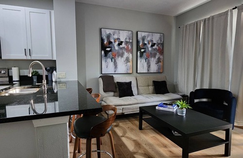 Crestwynd Bay House | Charming 3-Bedroom Modern Townhome near Disney