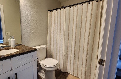 Crestwynd Bay House | Charming 3-Bedroom Modern Townhome near Disney