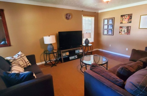Starkville House | Charming 3-bedroom peaceful living in a specious house!