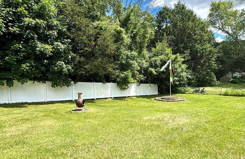 Montville House | Charming 3-bedroom ranch 1 minute from Mohegan Sun.