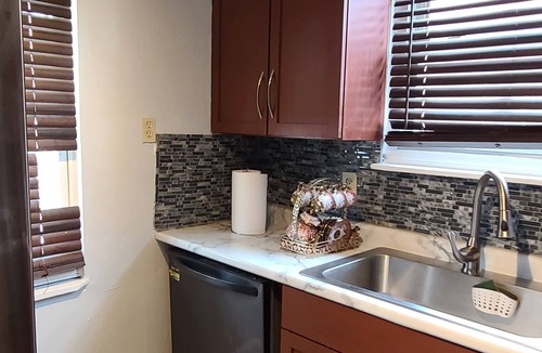 Detroit House | Charming 3-bedroom retreat in the heart of Detroit with fitness area, WiFi, AC
