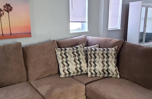 Detroit House | Charming 3-bedroom retreat in the heart of Detroit with fitness area, WiFi, AC