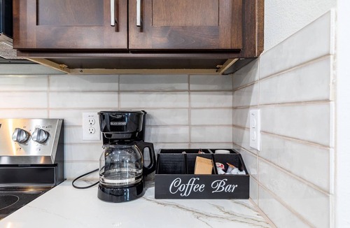 Houston House | Charming 3-bedroom retreat just minutes from Downtown Houston with AC, WiFi,