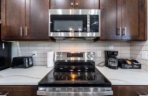 Houston House | Charming 3-bedroom retreat just minutes from Downtown Houston with AC, WiFi,