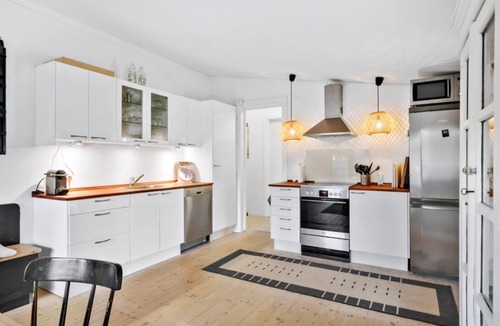Smidstrup Strand House | Charming 3-bedroom summerhouse with a big garden