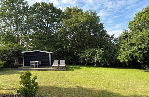 Smidstrup Strand House | Charming 3-bedroom summerhouse with a big garden