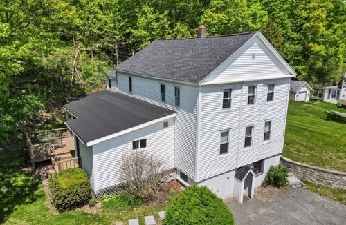 Brainard House | Charming 3-bedroom Ski house in Hancock 2.5 Miles from Jimmy Peak