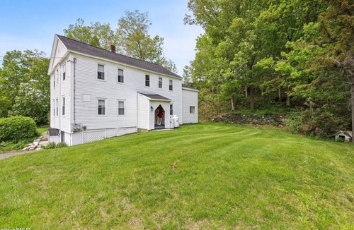Brainard House | Charming 3-bedroom Ski house in Hancock 2.5 Miles from Jimmy Peak