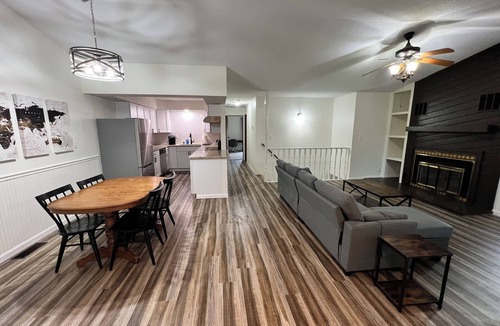 Coralville House | Charming 3-bedroom townhome in Coralville with WiFi