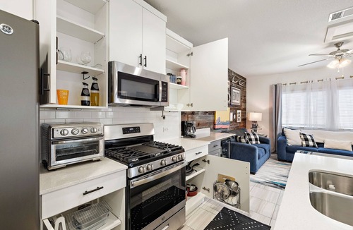 Georgetown House | Charming 3-bedroom Townhome conveniently located in Georgetown