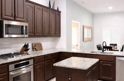 Lewisville House | Charming 3-bedroom Temporary Housing