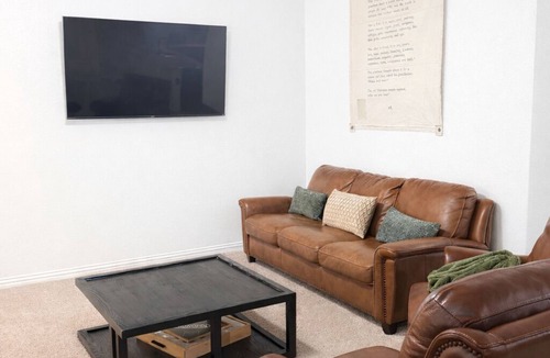 Lewisville House | Charming 3-bedroom Temporary Housing