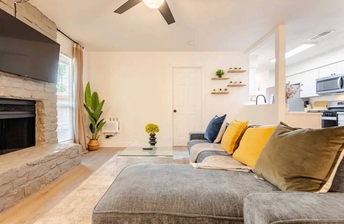 The Woods House | Charming 3-bedroom townhome with lots of amenities in upscale Round Rock