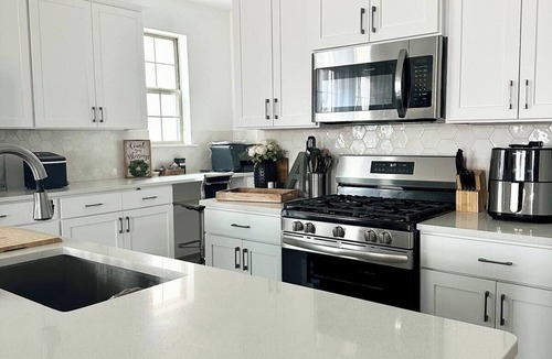Crowley House | Charming 3 bedroom TH w/WiFi, AC in lovely Crowley, near Fort Worth.