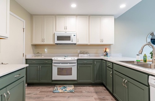 Shalimar House | Charming 3-bedroom townhome in Shalimar with WiFi