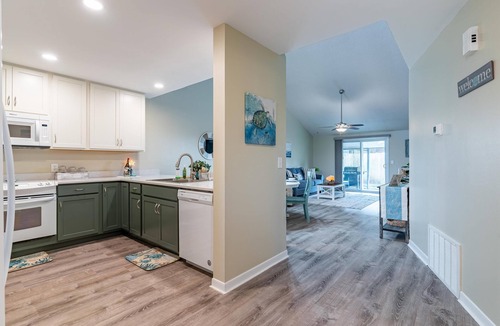 Shalimar House | Charming 3-bedroom townhome in Shalimar with WiFi