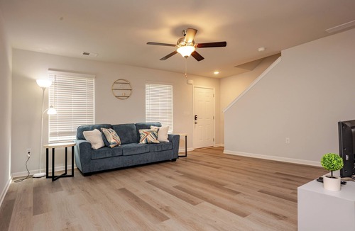 Austell House | Charming 3-bedroom townhome in Austell near Six-Flags with free parking!