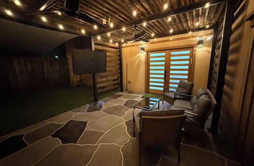North Dallas House | Charming 3-bedroom townhome with WiFi, AC in delightful Dallas