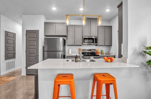 Temple House | Charming 3-bedroom townhome with AC and WiFi in Temple