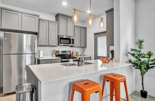Temple House | Charming 3-bedroom townhome with AC and WiFi in Temple
