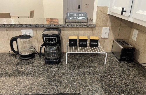 LaGrange House | Charming 3-bedroom Urban Haven