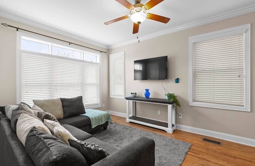 MLK University House | Charming 3 Bedroom Home- Downtown Chattanooga