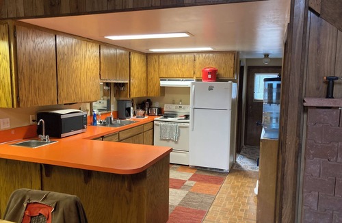 Gilchrist Cabin | Charming 3-bedroom cabin by the Beautiful Cresent Lake
