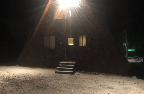 Gilchrist Cabin | Charming 3-bedroom cabin by the Beautiful Cresent Lake