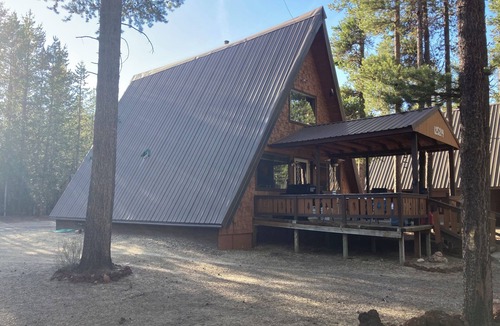 Gilchrist Cabin | Charming 3-bedroom cabin by the Beautiful Cresent Lake