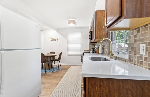 Mississippi City House | Charming 3-bedroom house with AC, WiFi, Fire Pit, Grill, 5 minute walk to beach!