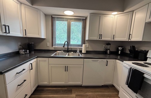 Grand Island Apartment | Charming 3-bedroom apartment in marvelous Grand Island with AC