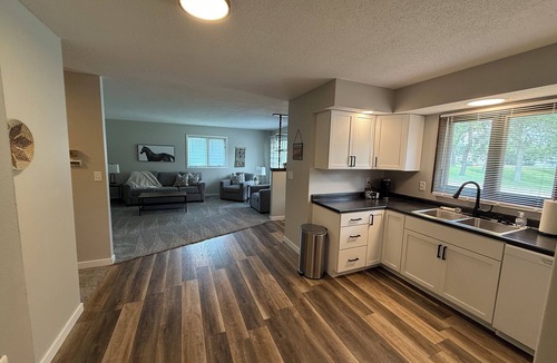 Grand Island Apartment | Charming 3-bedroom apartment in marvelous Grand Island with AC