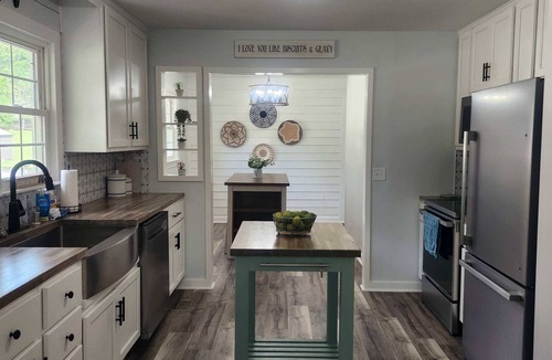 Grand Rivers House | Charming 3-bedroom house with AC and WiFi in Grand Rivers.