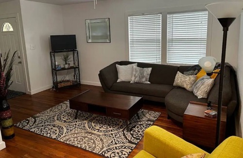 Lake Jackson House | Charming 3-bedroom home with spacious private yard