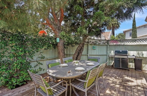 Hollywood House | Charming 3-bedroom house in terrific Hollywood/Los Angeles locale with WiFi, AC