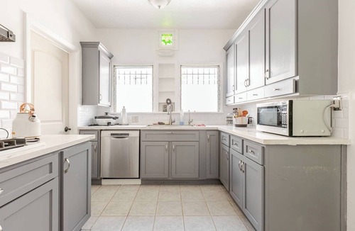 Carthay Circle House | Charming 3-bedroom house with WiFi, AC in wonderful Los Angeles