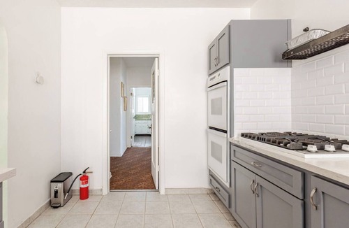 Carthay Circle House | Charming 3-bedroom house with WiFi, AC in wonderful Los Angeles