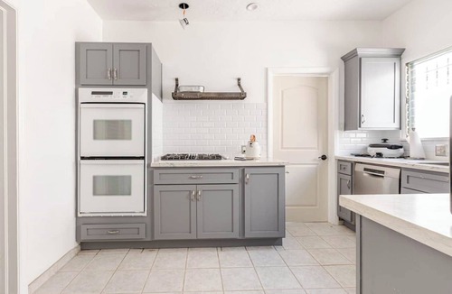 Carthay Circle House | Charming 3-bedroom house with WiFi, AC in wonderful Los Angeles