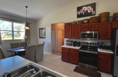 Verna House | Charming 3-bedroom house in Serene Myakka City near Freedom Factory & Terranova