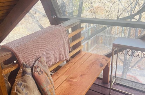 Ojo Caliente Cabin | Charming 3-bedroom cabin with WiFi, AC in peaceful Ojo Caliente