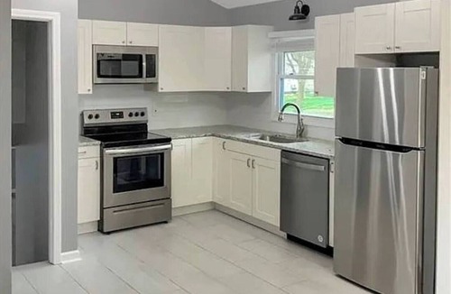 Overland Park House | Charming 3-bedroom house in nice Overland Park with AC, WiFi