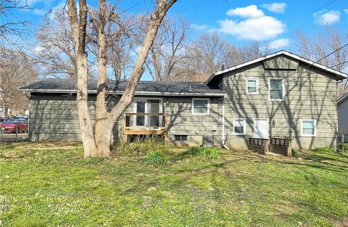 Overland Park House | Charming 3-bedroom house in nice Overland Park with AC, WiFi
