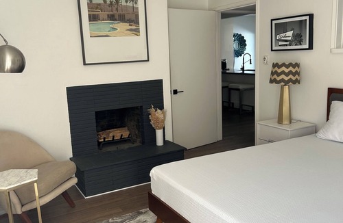 Warm Sands House | Charming 3-bedroom house with AC and WiFi in Palm Springs