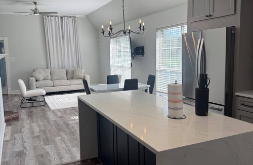 Prairieville House | Charming 3-bedroom house with AC in Prairieville